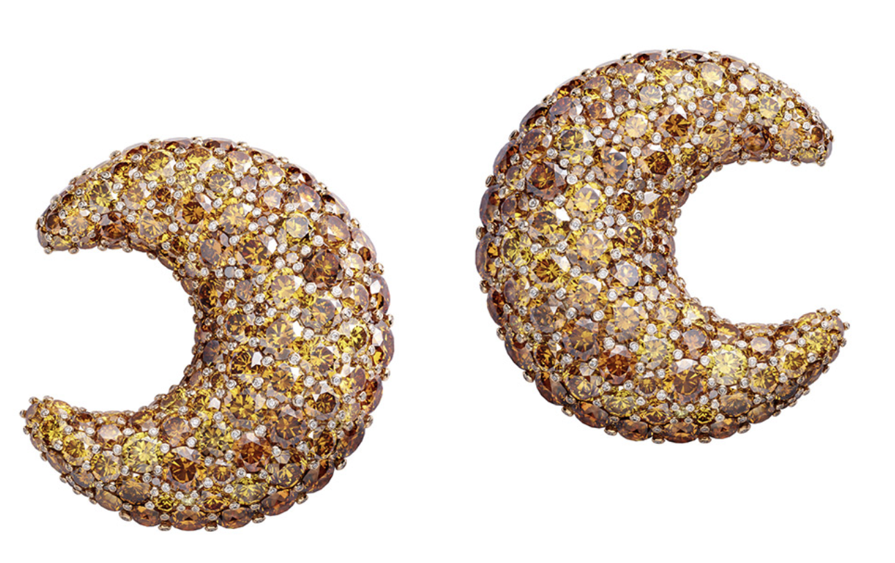  A moon-shaped pair of shimmering rose gold earrings embellished with brown and yellow diamonds.  