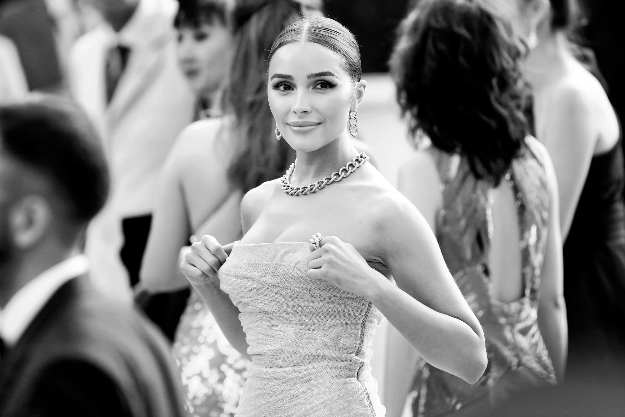  Olivia Culpo attends the amfAR Cannes Gala 2019 at Hotel du Cap-Eden-Roc on May 23, 2019 in Cap d'Antibes, France.